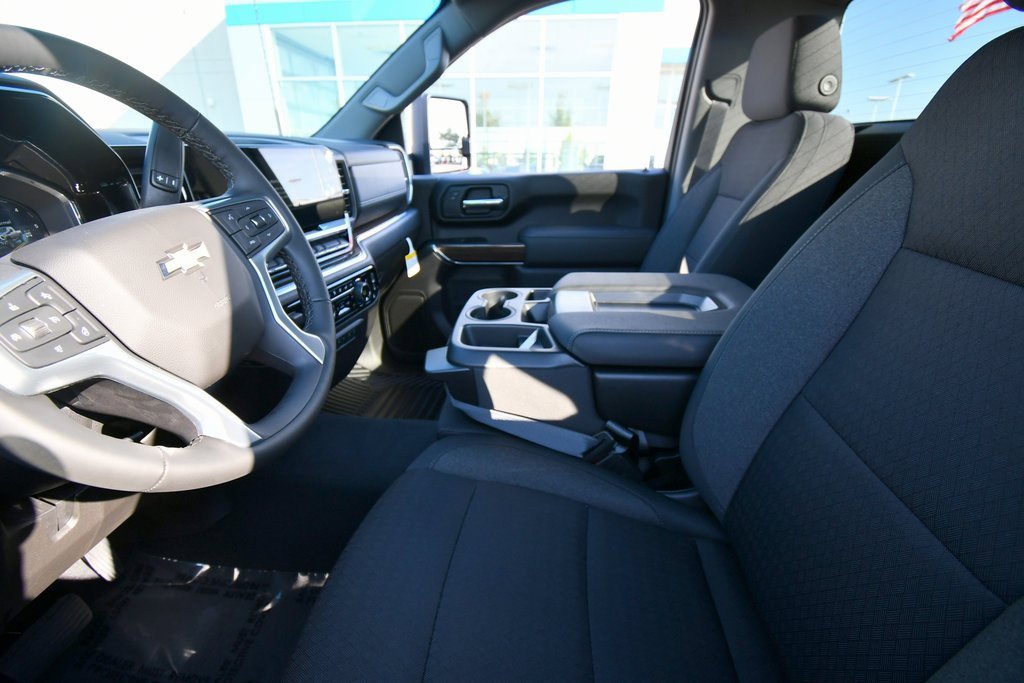 2026 Chevrolet Silverado 3500HD LT photo 3