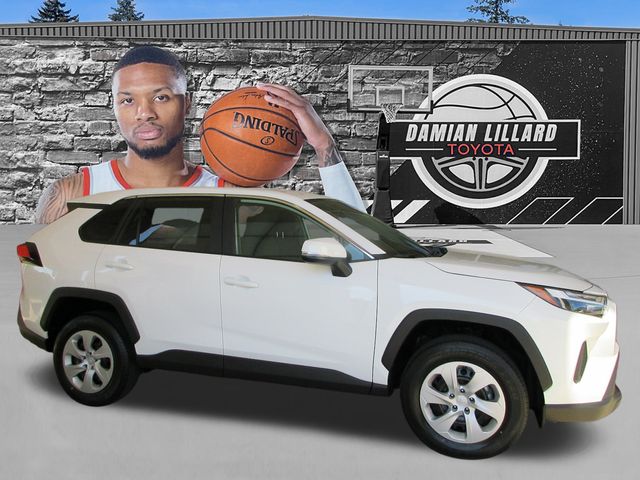 2025 Toyota RAV4 LE's photo