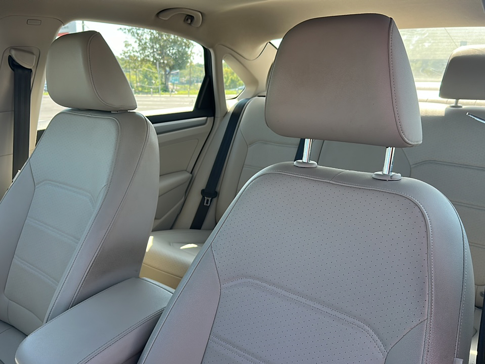2022 Volkswagen Passat 2.0T SE photo 4
