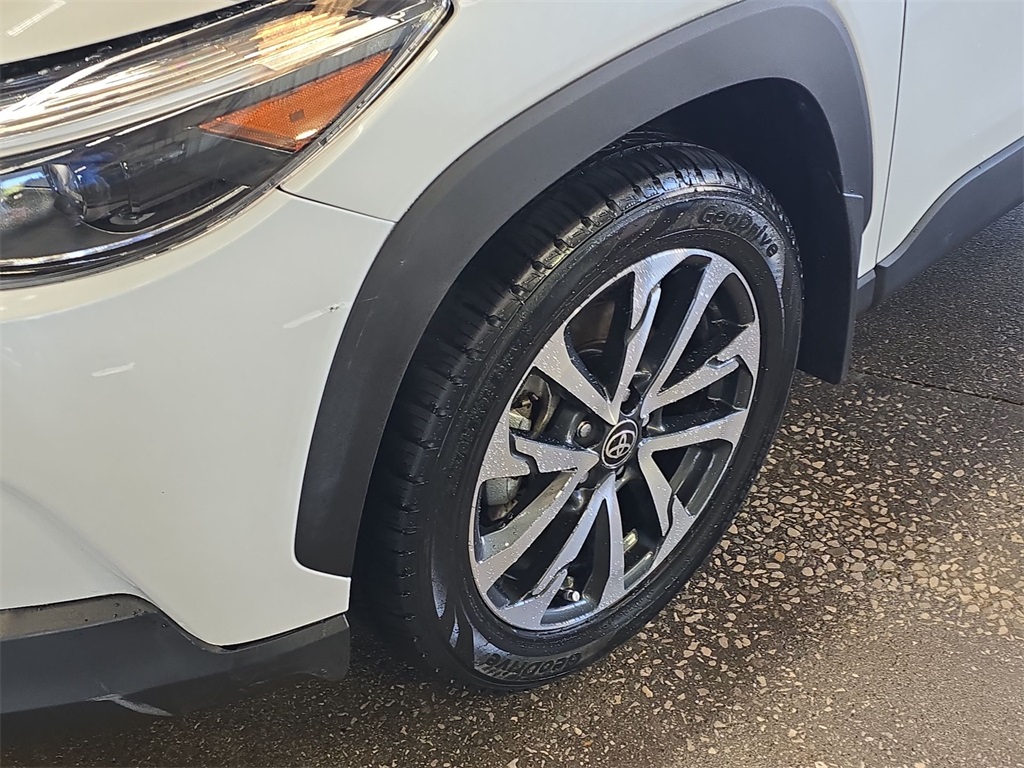 2022 Toyota Corolla Cross XLE photo 15