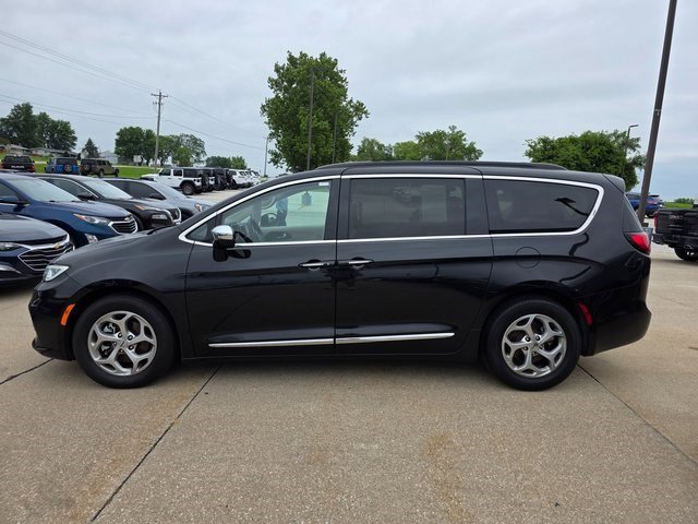 2023 Chrysler Pacifica Limited photo 4