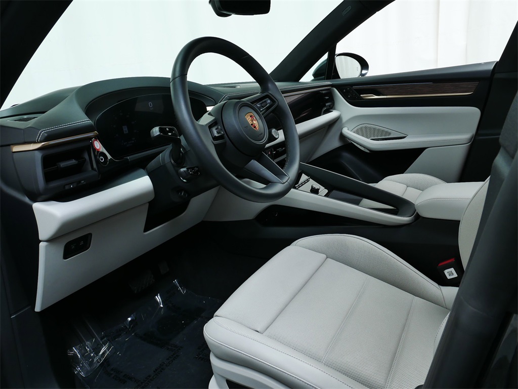 2024 Porsche Macan Electric 4 photo 3