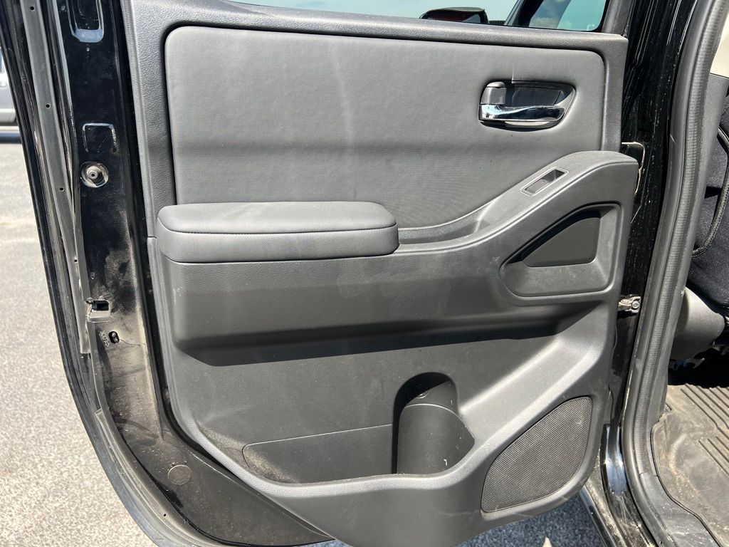 2022 Nissan Frontier SV photo 15