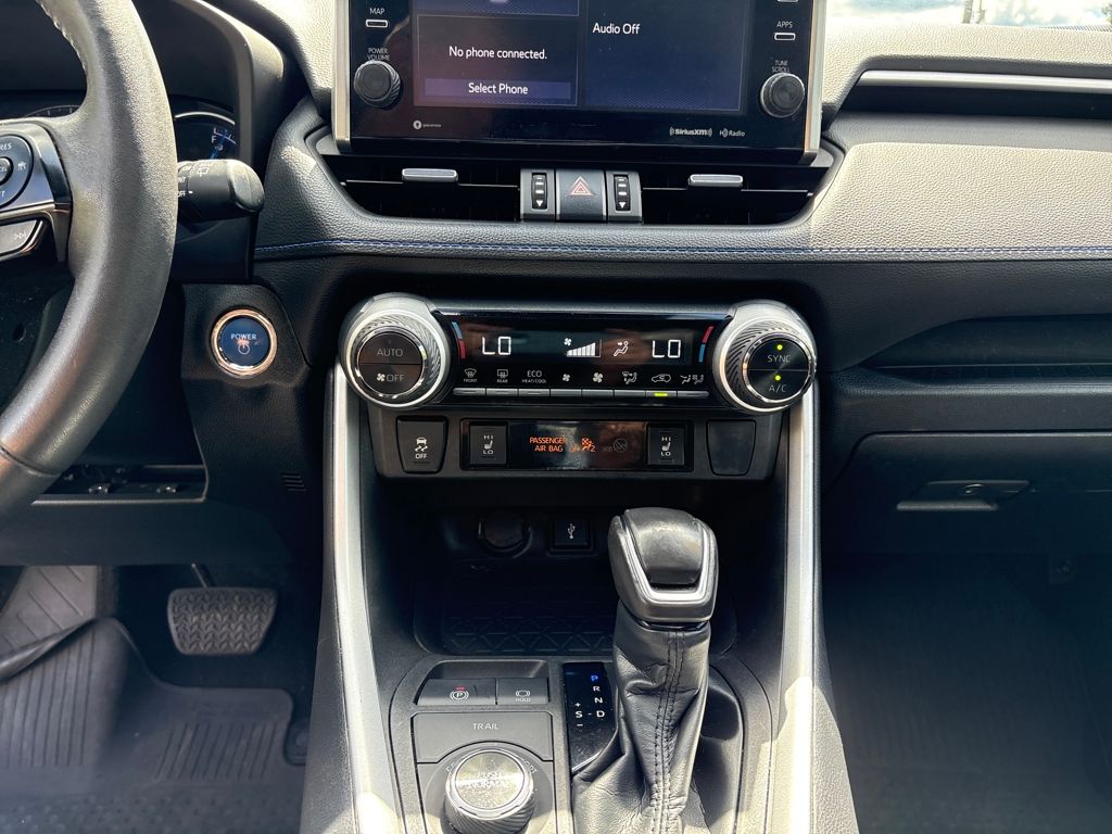 2022 Toyota RAV4 Hybrid XSE photo 18