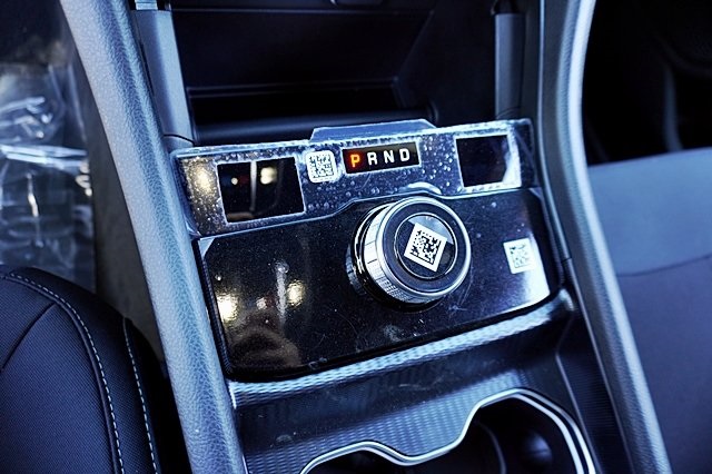 New 2024 Bright White Clear-Coat Exterior Paint Jeep Laredo image 35