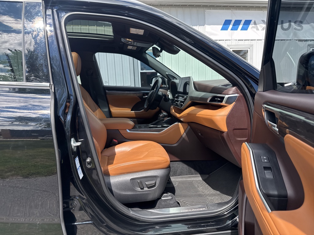 2020 Toyota Highlander Hybrid Platinum photo 23