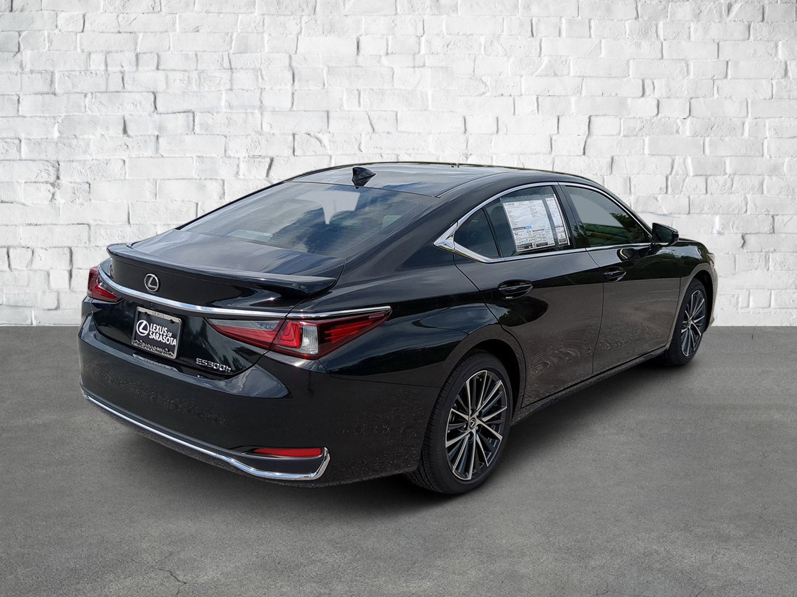 2025 Lexus ES 300h photo 4