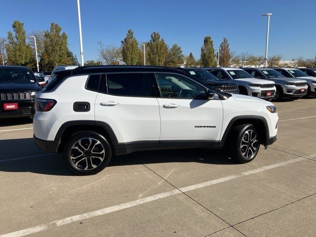 2022 Jeep Compass Limited photo 4