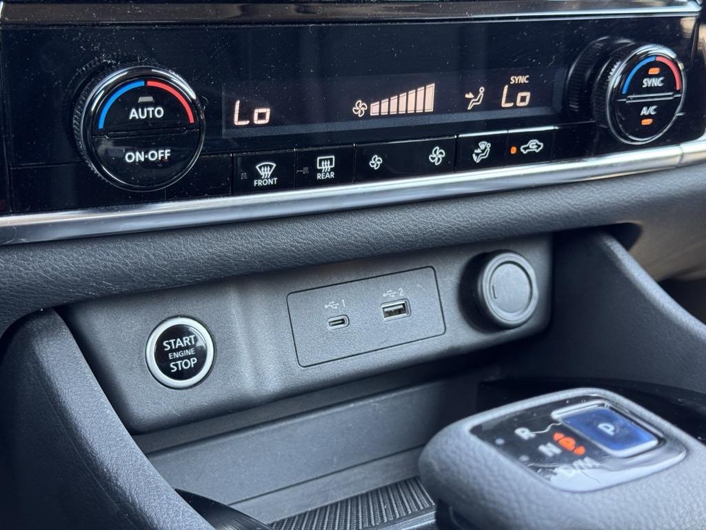 2022 Nissan Rogue SV photo 24