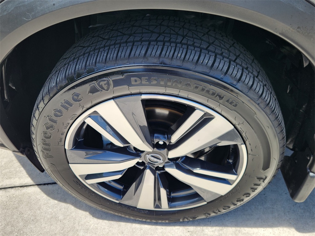 2023 Nissan Rogue SL photo 9