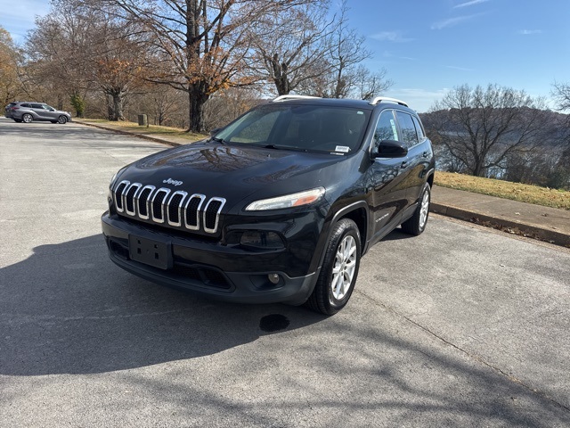 2016 Jeep Cherokee Latitude photo 2