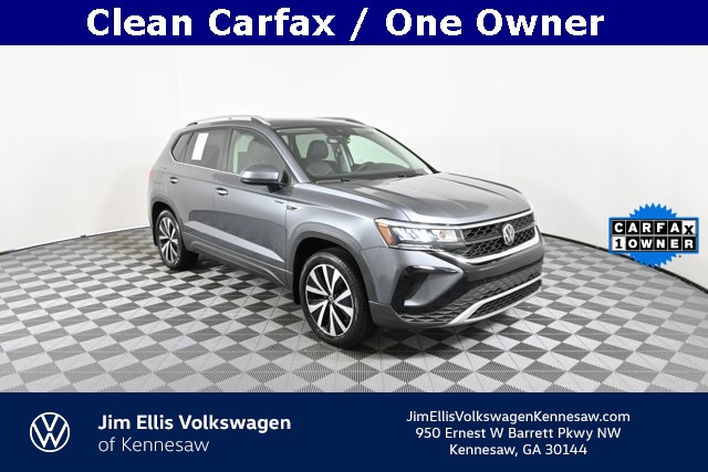 2023 Volkswagen Taos SE's photo