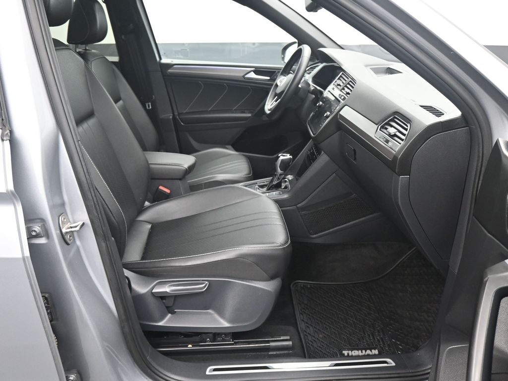 2023 Volkswagen Tiguan SE R-Line Black photo 11