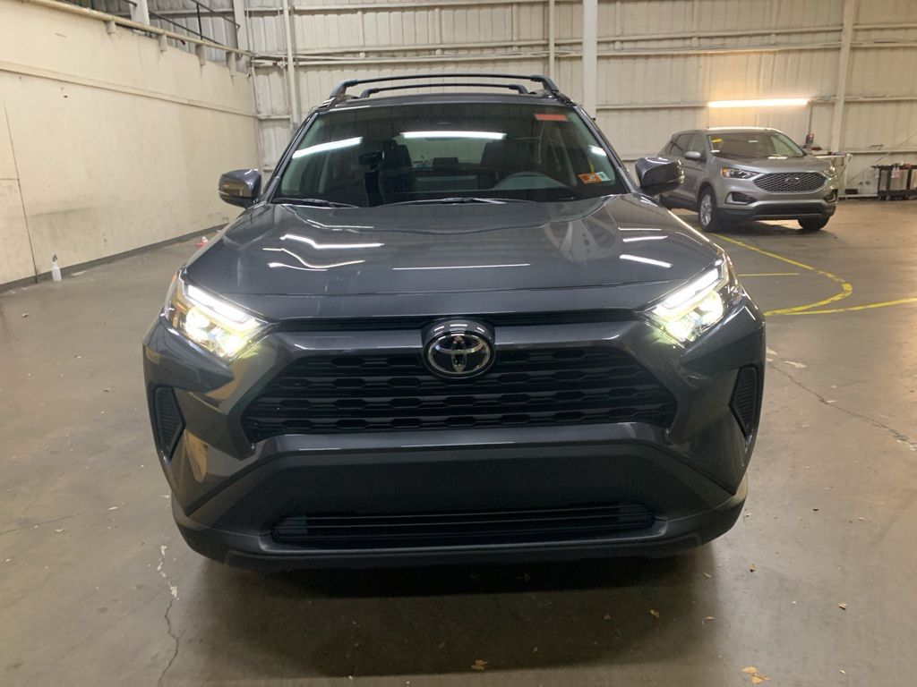 2025 Toyota RAV4 XLE photo 3