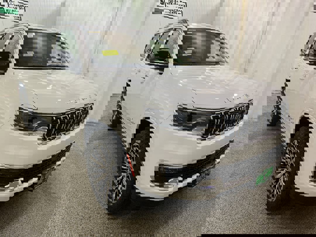 2025 Jeep Wagoneer L Series II's photo