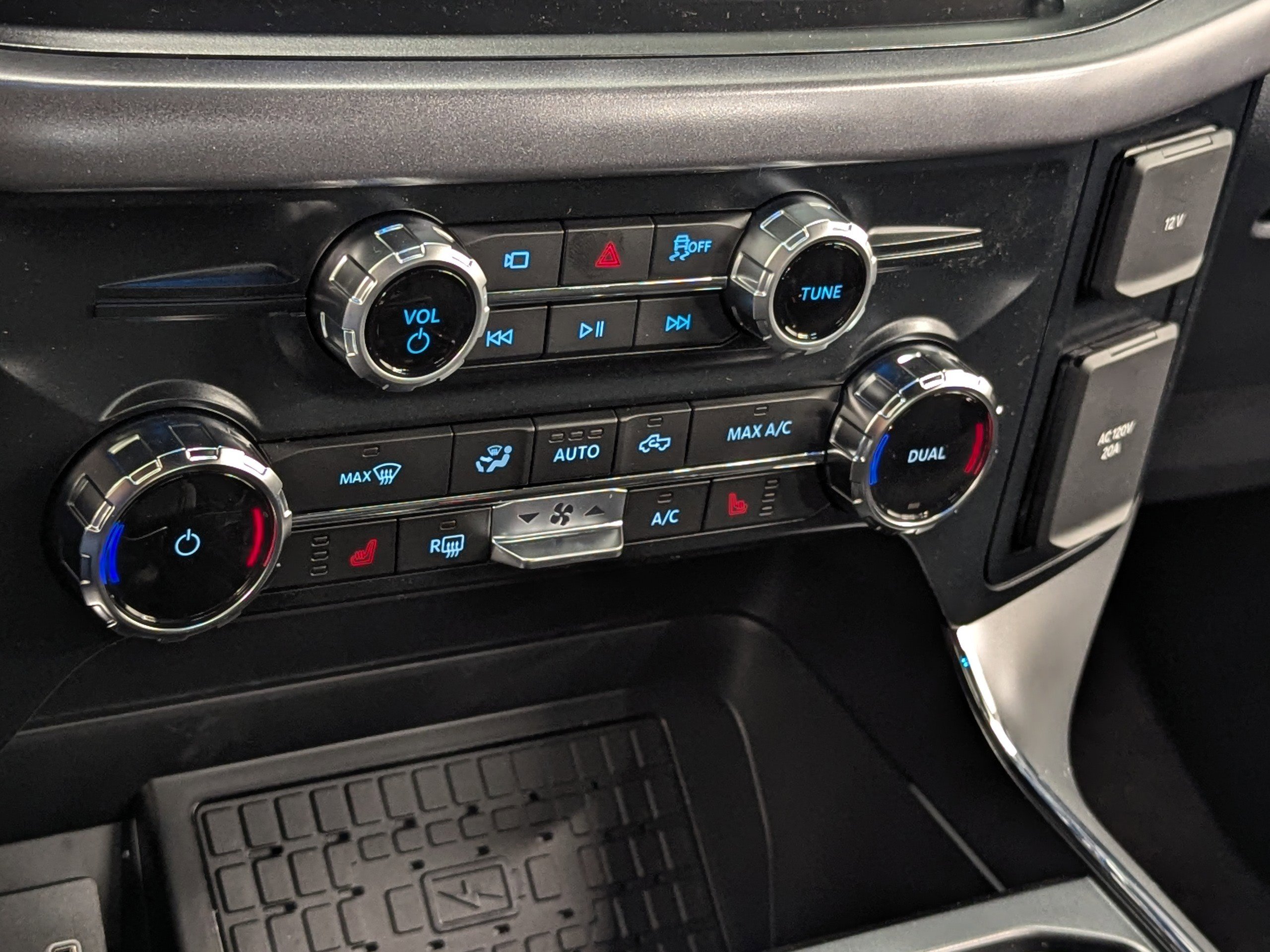 2025 Ford F-150 XLT photo 17