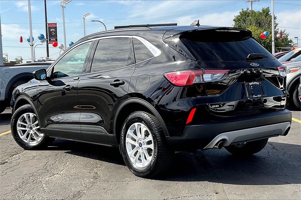 2022 Ford Escape SE photo 3