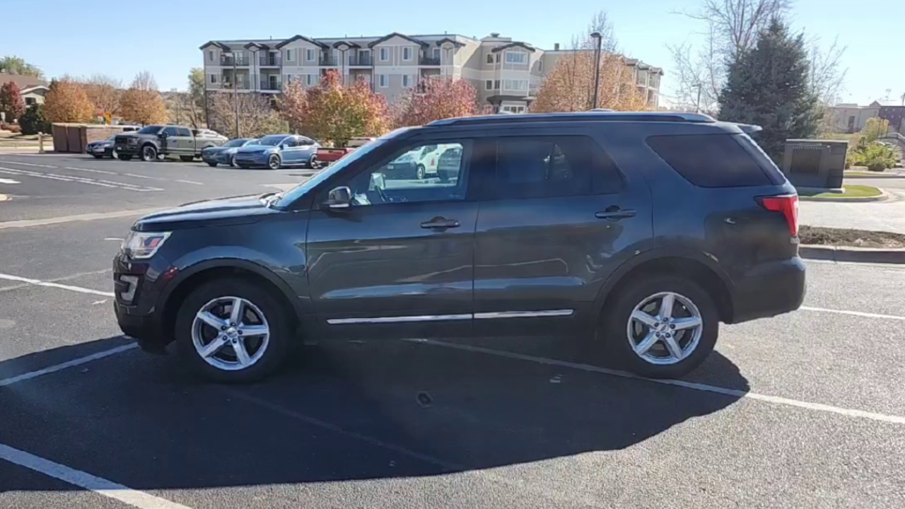 2016 Ford Explorer XLT photo 4