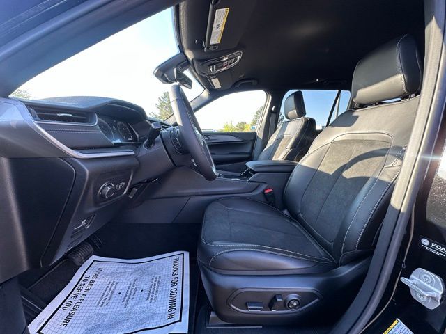 2025 Jeep Grand Cherokee Altitude X photo 21