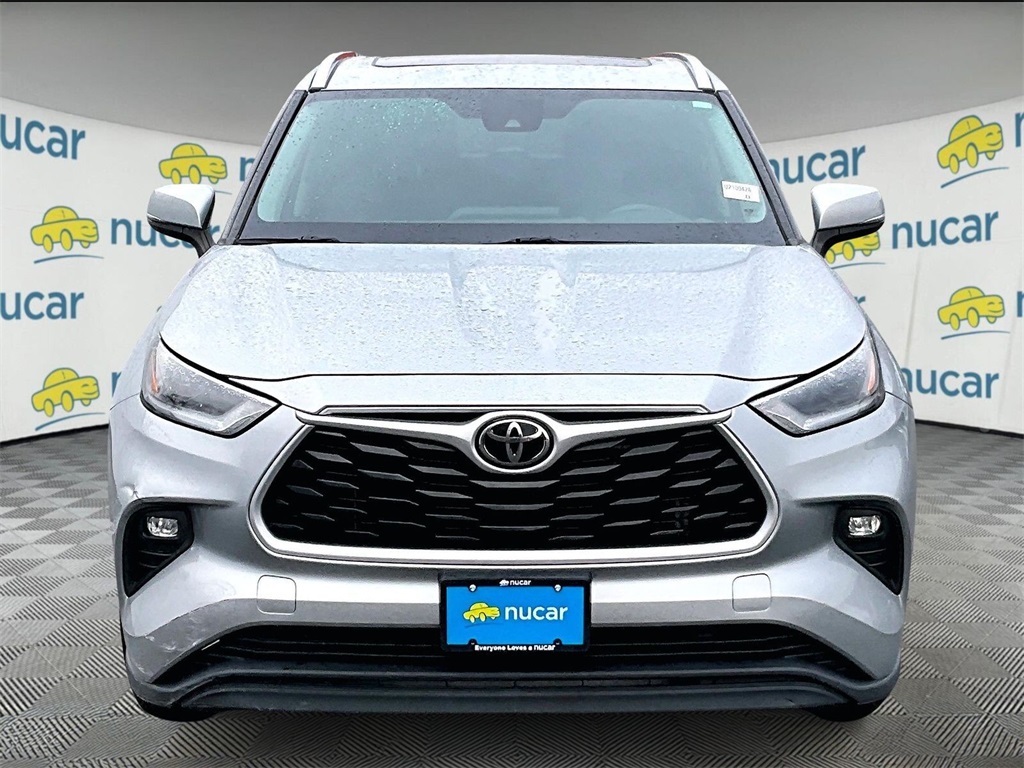 2021 Toyota Highlander XLE photo 2