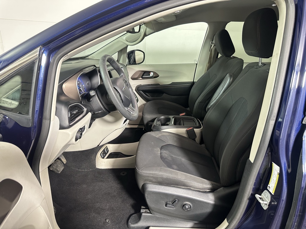 2018 Chrysler Pacifica Touring Plus photo 2