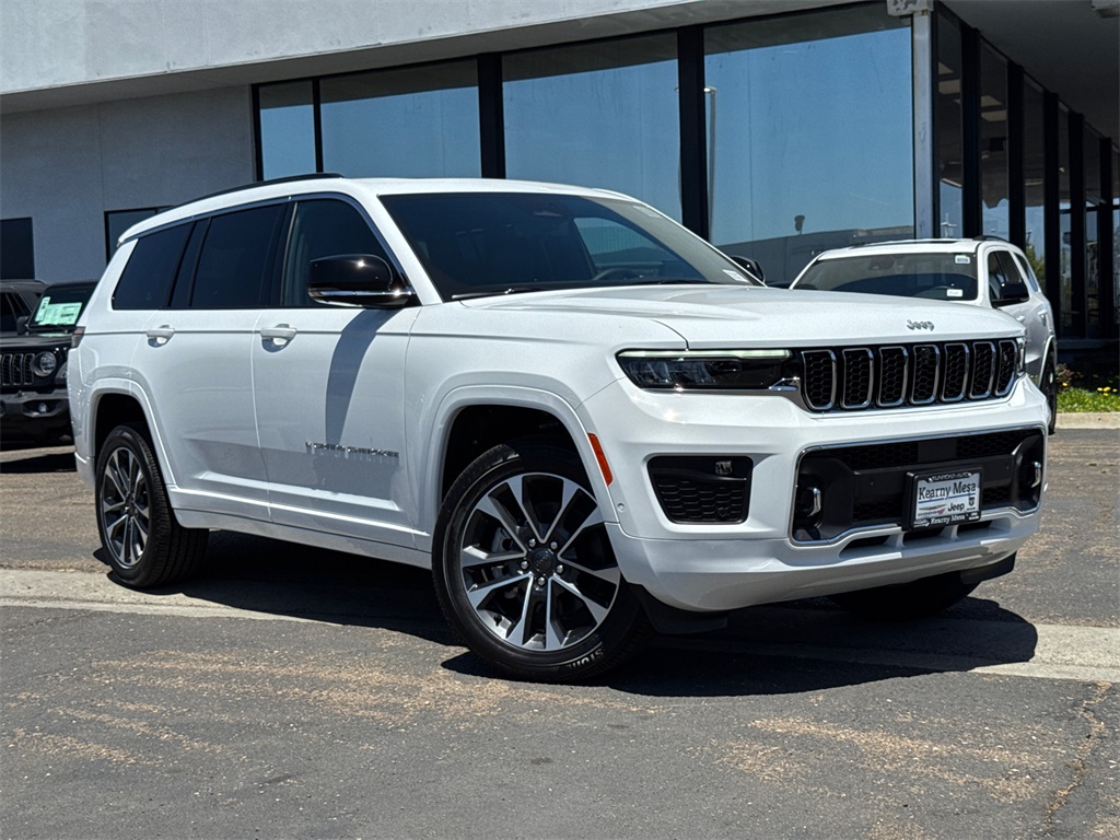 2025 Jeep Grand Cherokee Overland photo 2