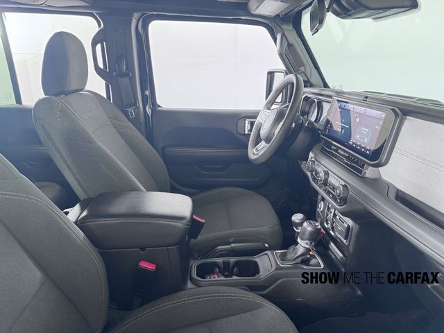 2024 Jeep Wrangler Sahara 4xe photo 17