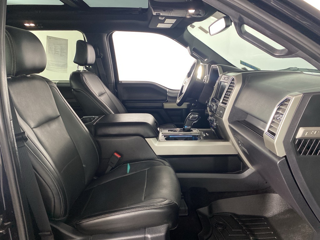 2016 Ford F-150 Lariat photo 27