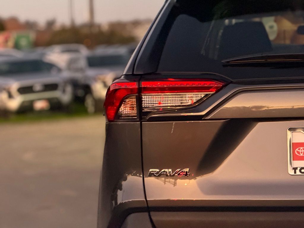2025 Toyota RAV4 LE photo 4