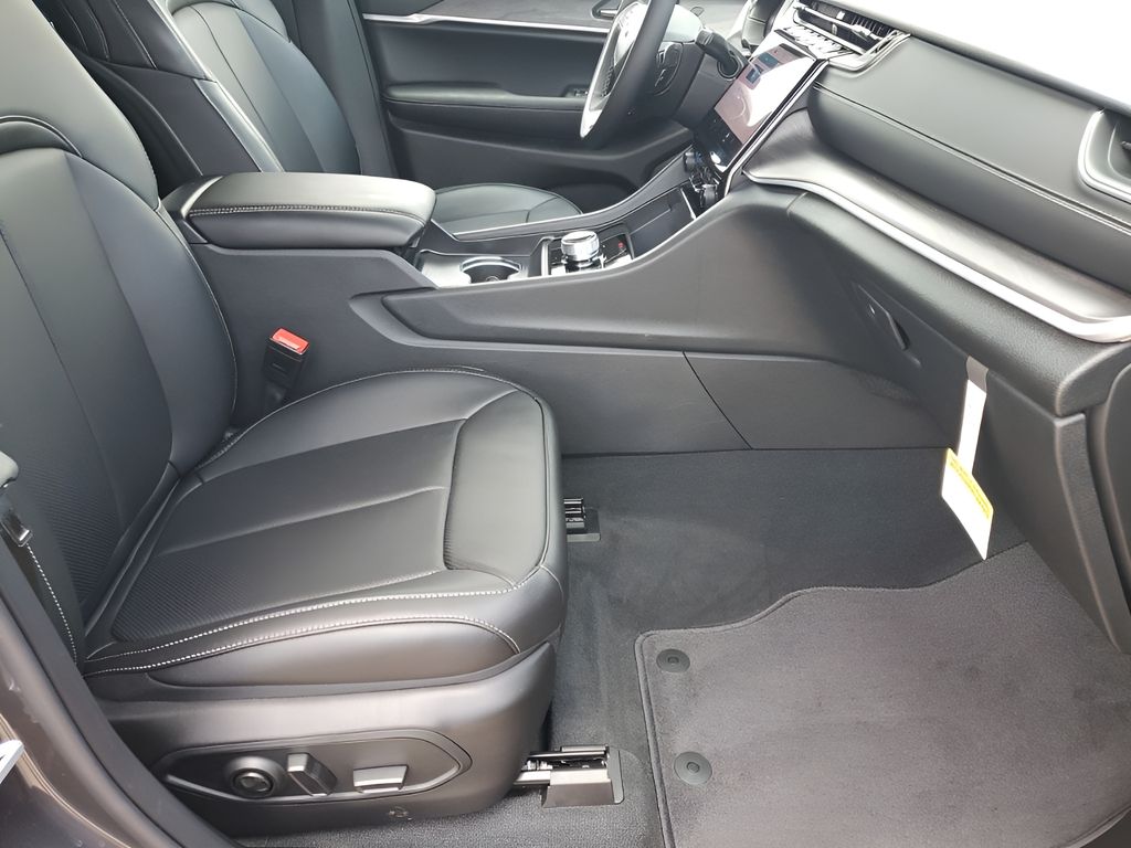 2025 Jeep Grand Cherokee Limited photo 14