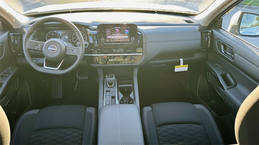2025 Nissan Pathfinder SV photo 10