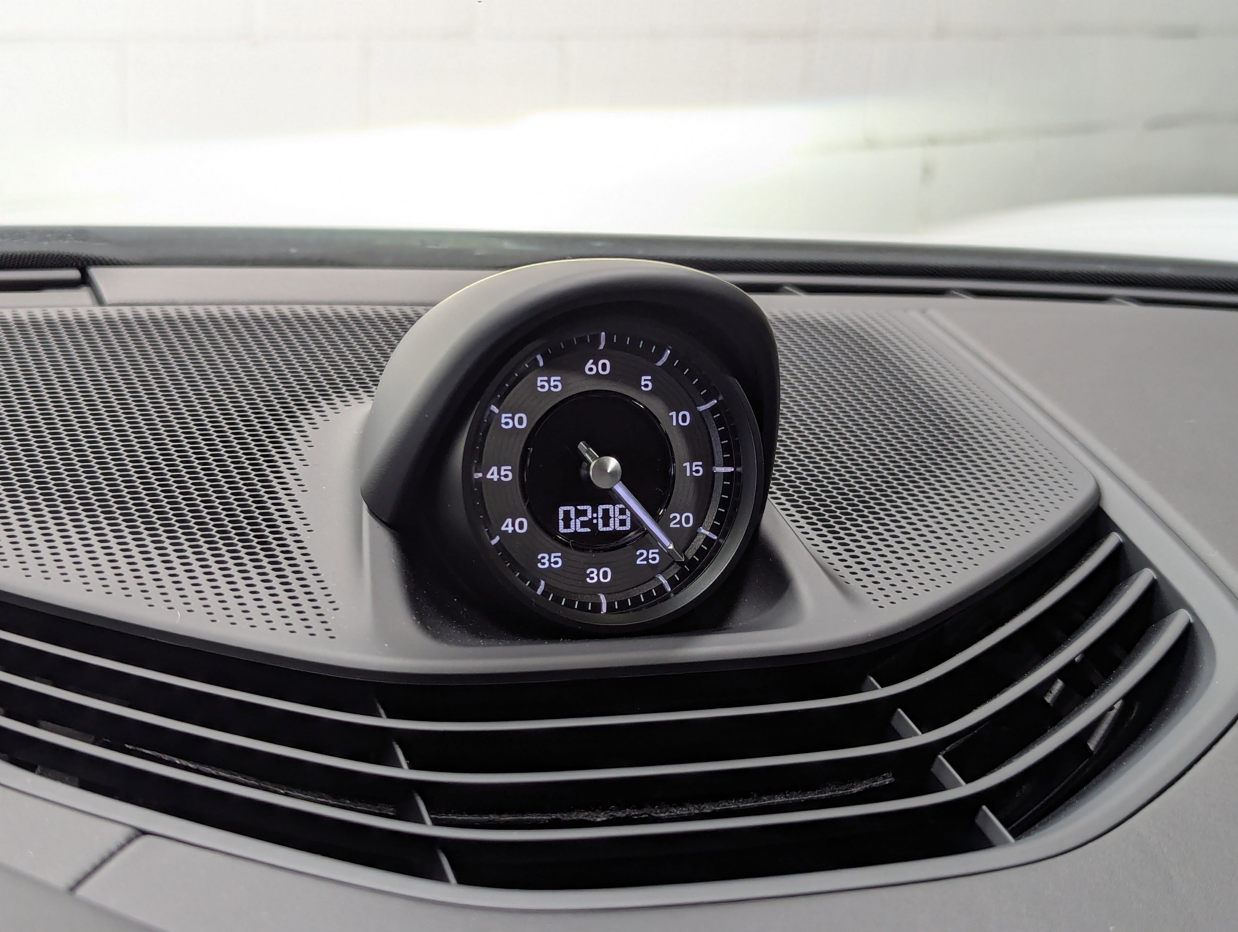 2025 Porsche Taycan photo 4