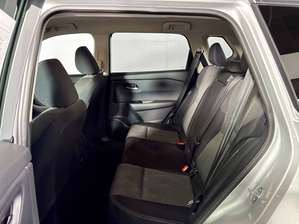2024 Nissan Rogue SV photo 18