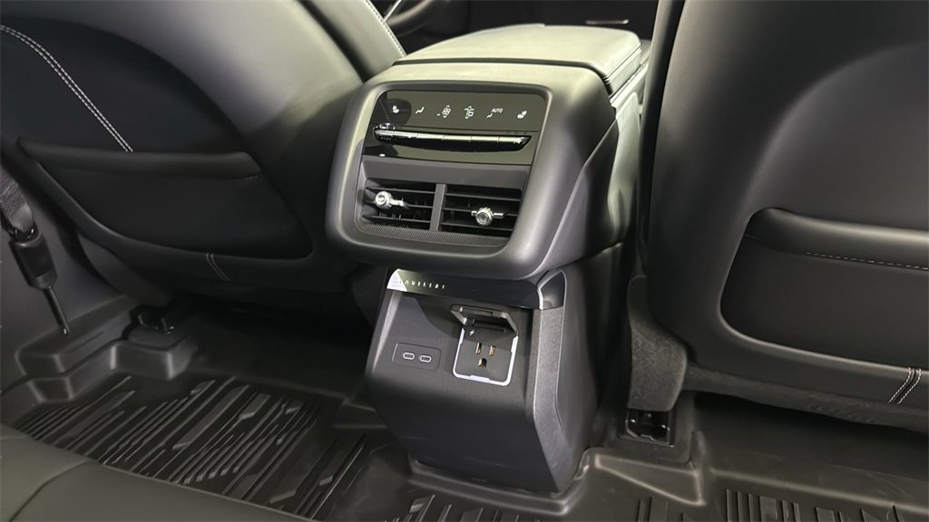 2024 Cadillac Lyriq Luxury photo 31