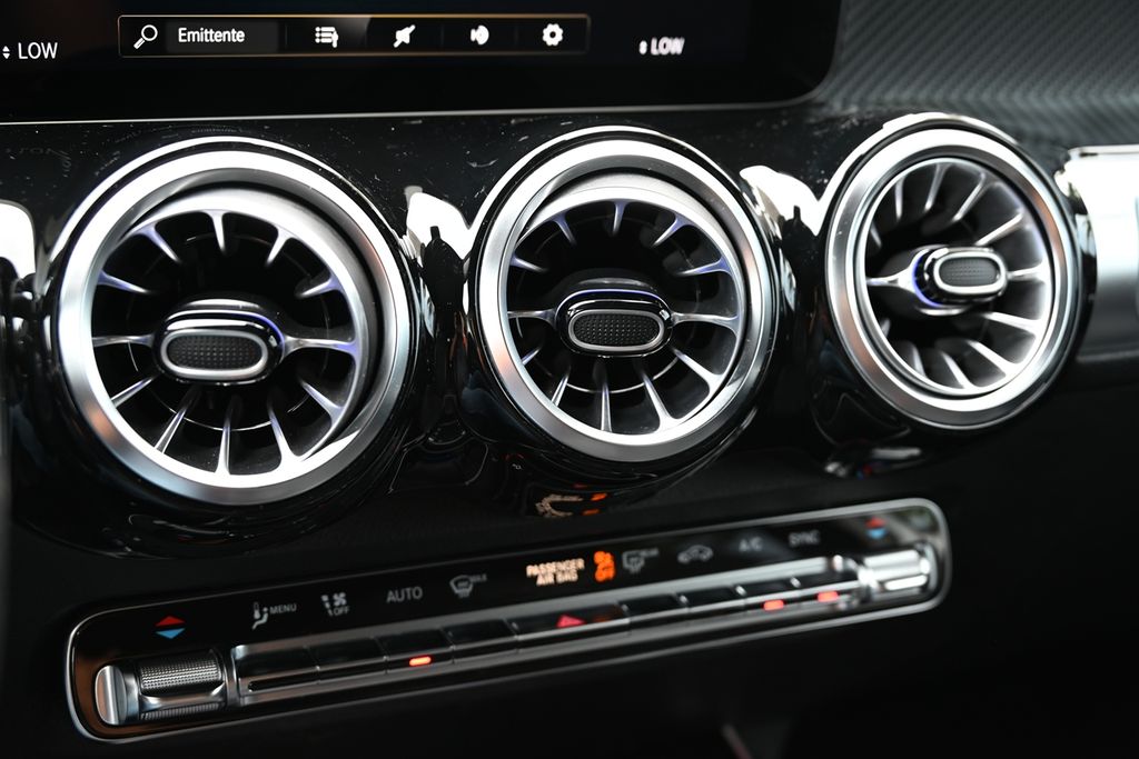 2023 Mercedes Benz GLB 250 photo 21