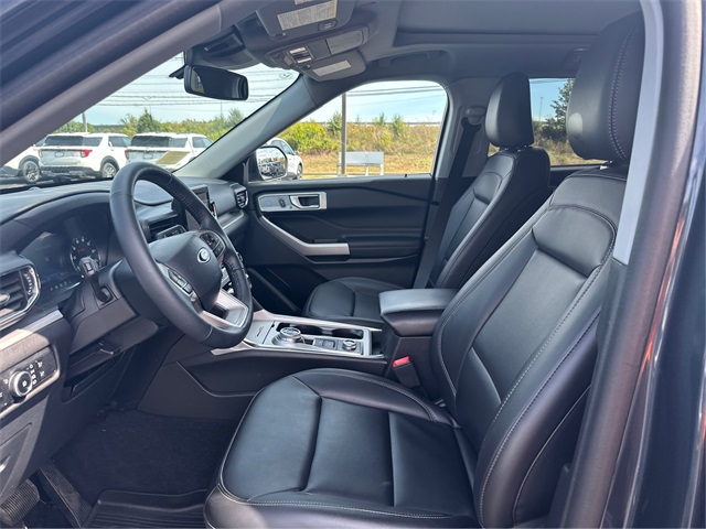 2023 Ford Explorer XLT photo 7