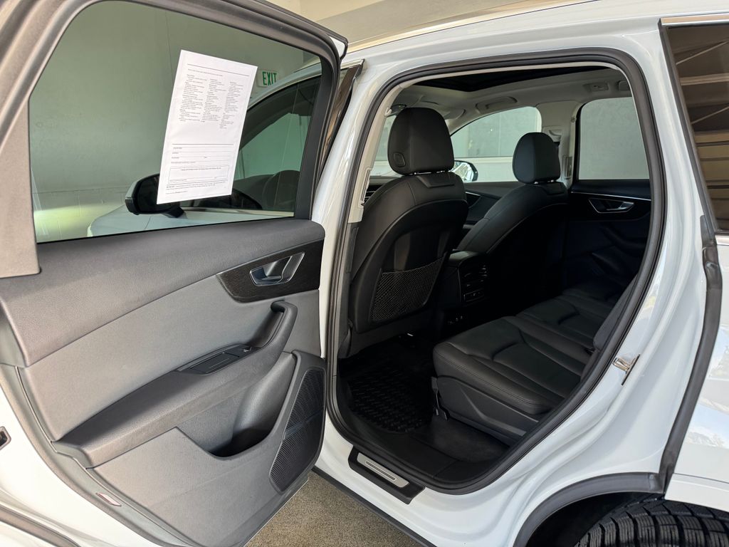 2022 Audi Q7 55 Premium Plus photo 23