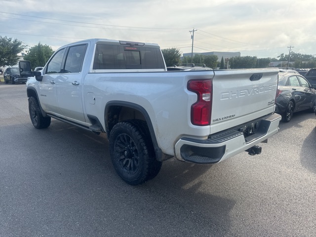 Used 2022 White Chevrolet High Country image 4