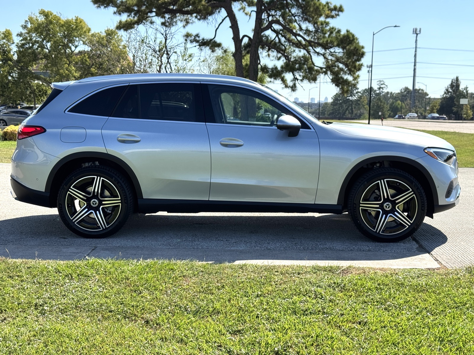 2026 Mercedes Benz GLC 300 4MATIC photo 2