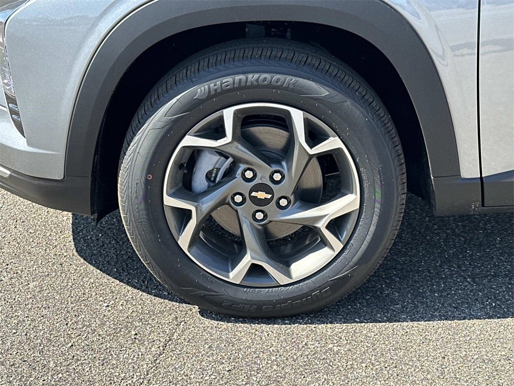 2025 Chevrolet Trax LT photo 23