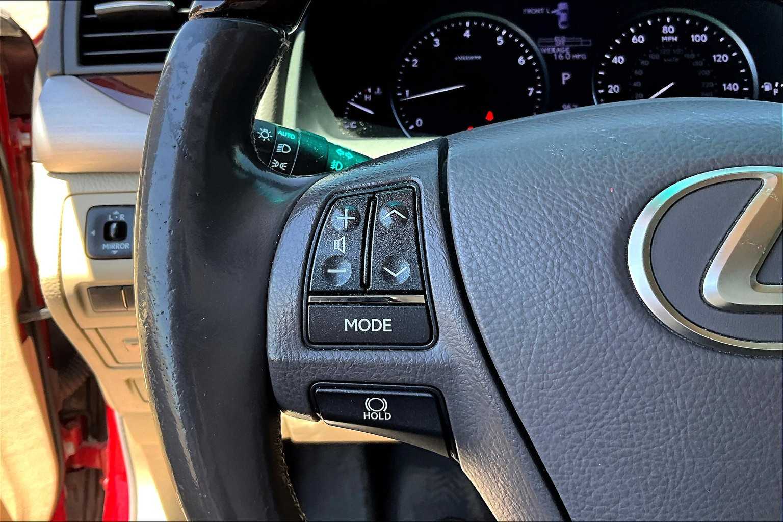 2013 Lexus LS 460 photo 22