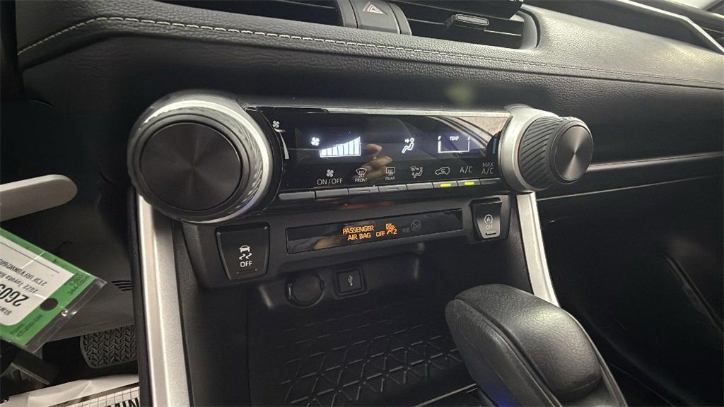 2022 Toyota RAV4 LE photo 19