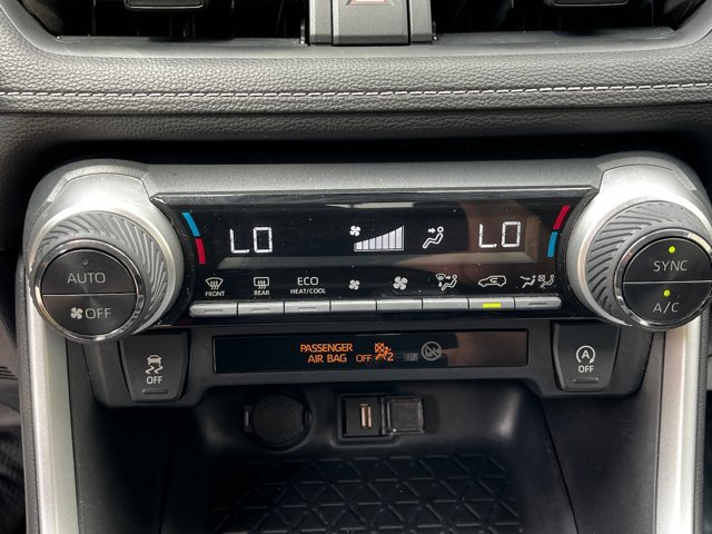 2021 Toyota RAV4 XLE photo 34