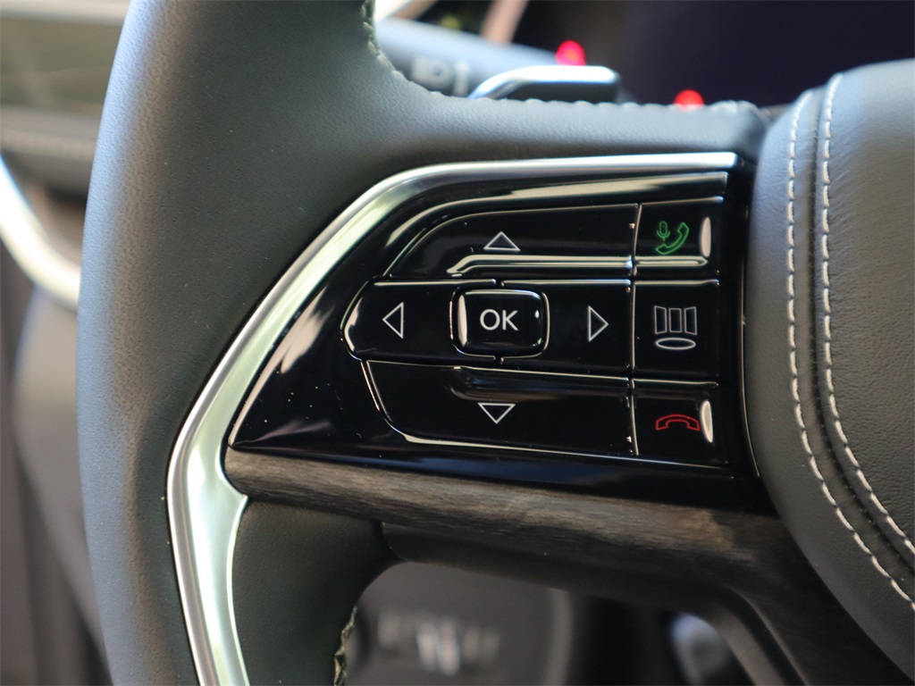 2023 Jeep Grand Cherokee Overland photo 8