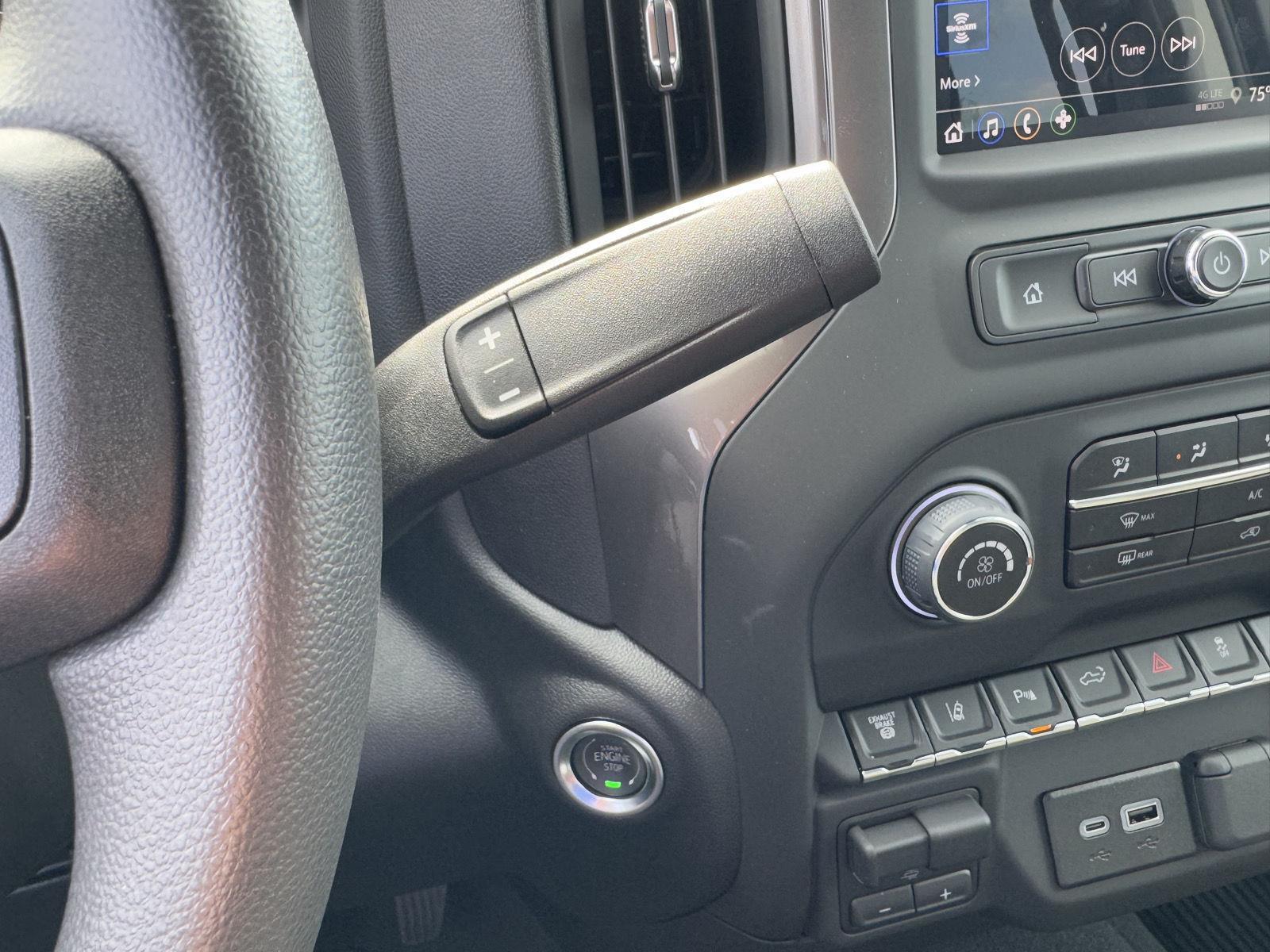 2025 Chevrolet Silverado 2500HD Custom photo 14
