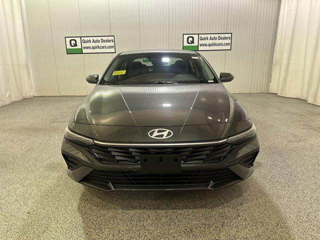 2026 Hyundai Elantra Blue SEL Sport photo 2