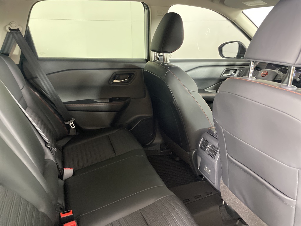 2026 Nissan Rogue SV photo 13