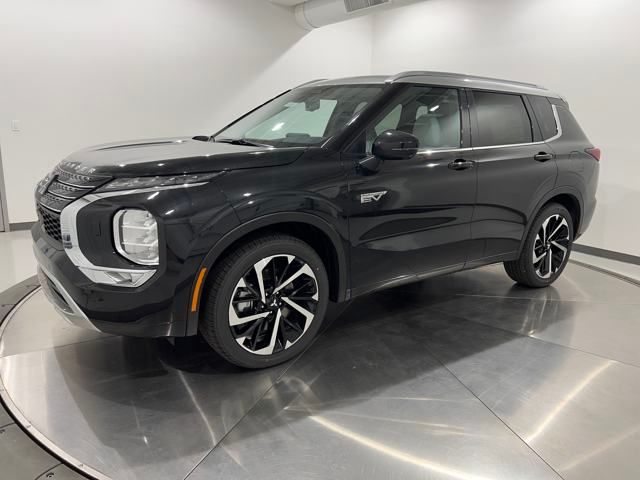 2025 Mitsubishi Outlander Plug-in Hybrid Platinum Edition's photo