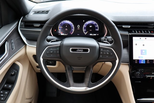 2025 Jeep Grand Cherokee Limited photo 13