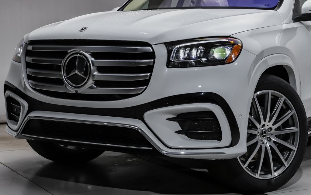2026 Mercedes Benz GLS 580 4MATIC photo 2
